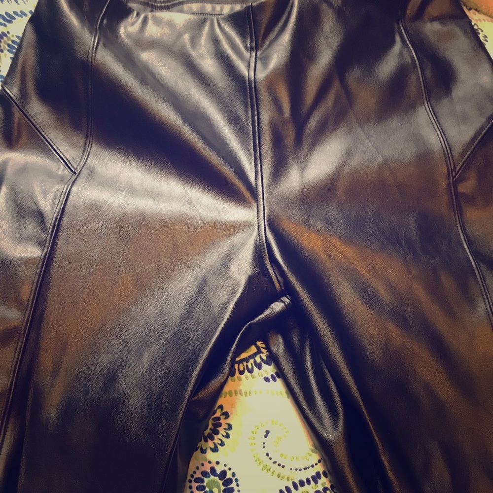 Fake leather tight fit, no wrinkles when worn